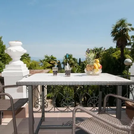 Apartment Studio In With Sea View, Terrace, Air Conditioning, Wi-fi Opatija